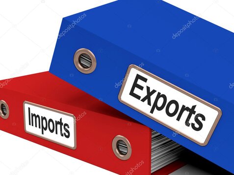Pacco pronto per spedizione internazionale con documenti doganali